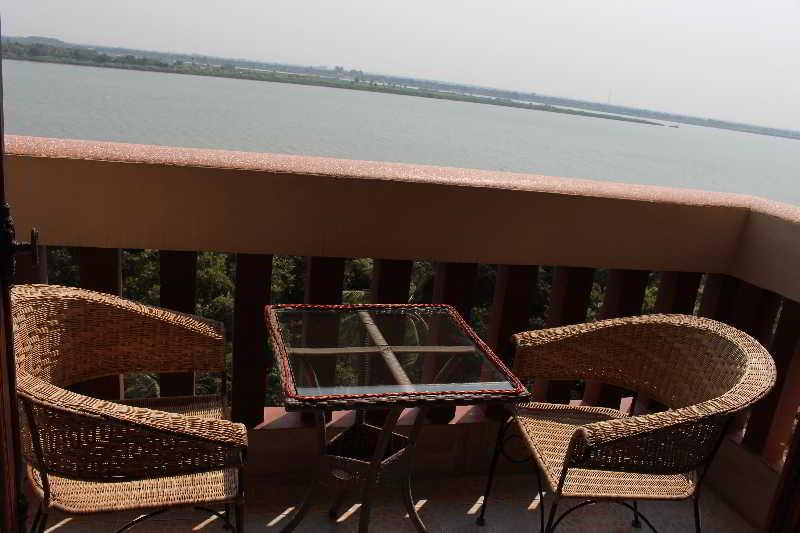 Blue River Hotel Phnom Penh Eksteriør billede