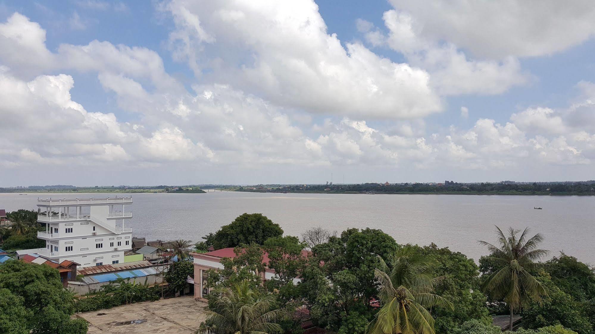 Blue River Hotel Phnom Penh Eksteriør billede