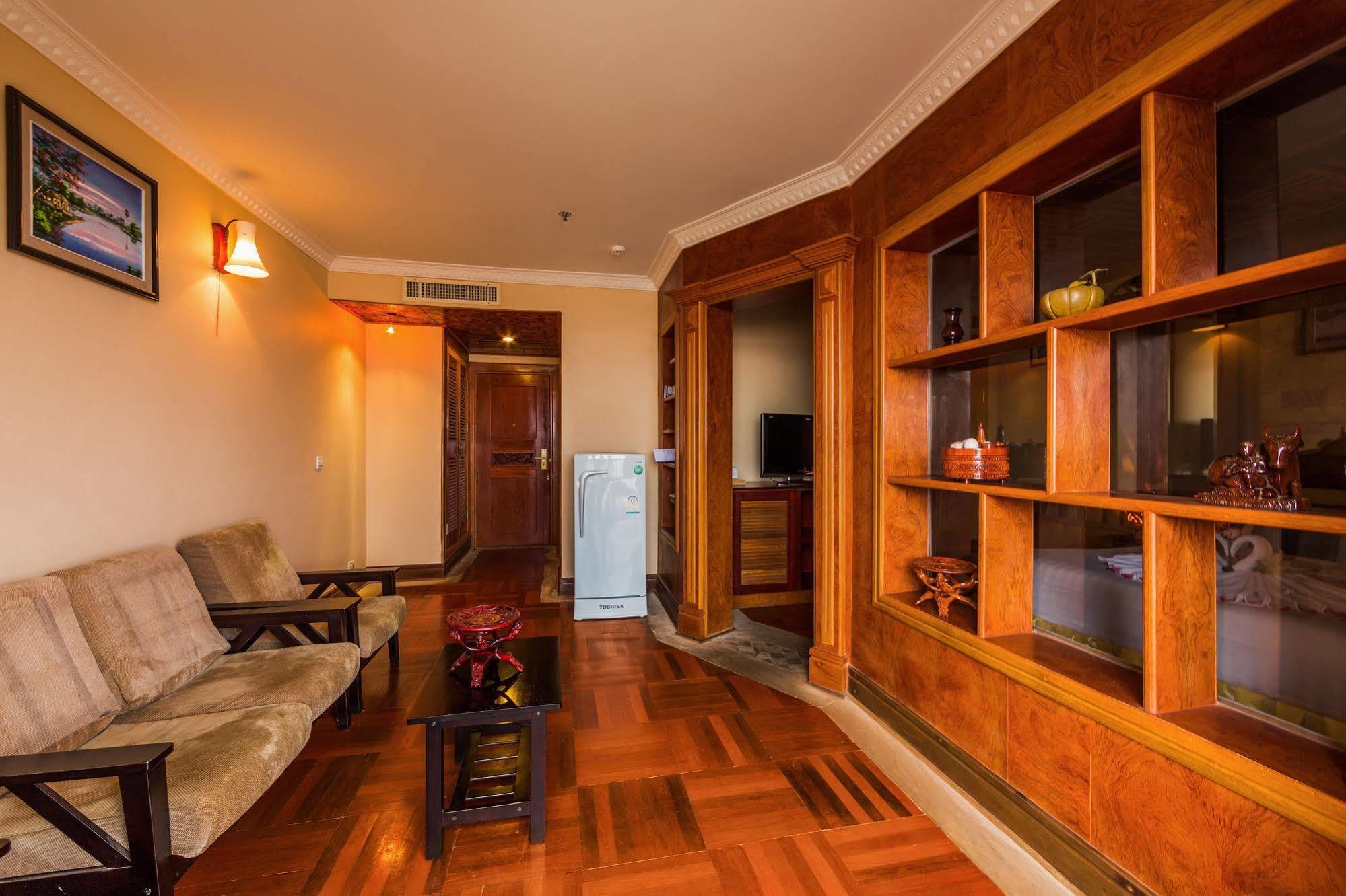 Blue River Hotel Phnom Penh Eksteriør billede