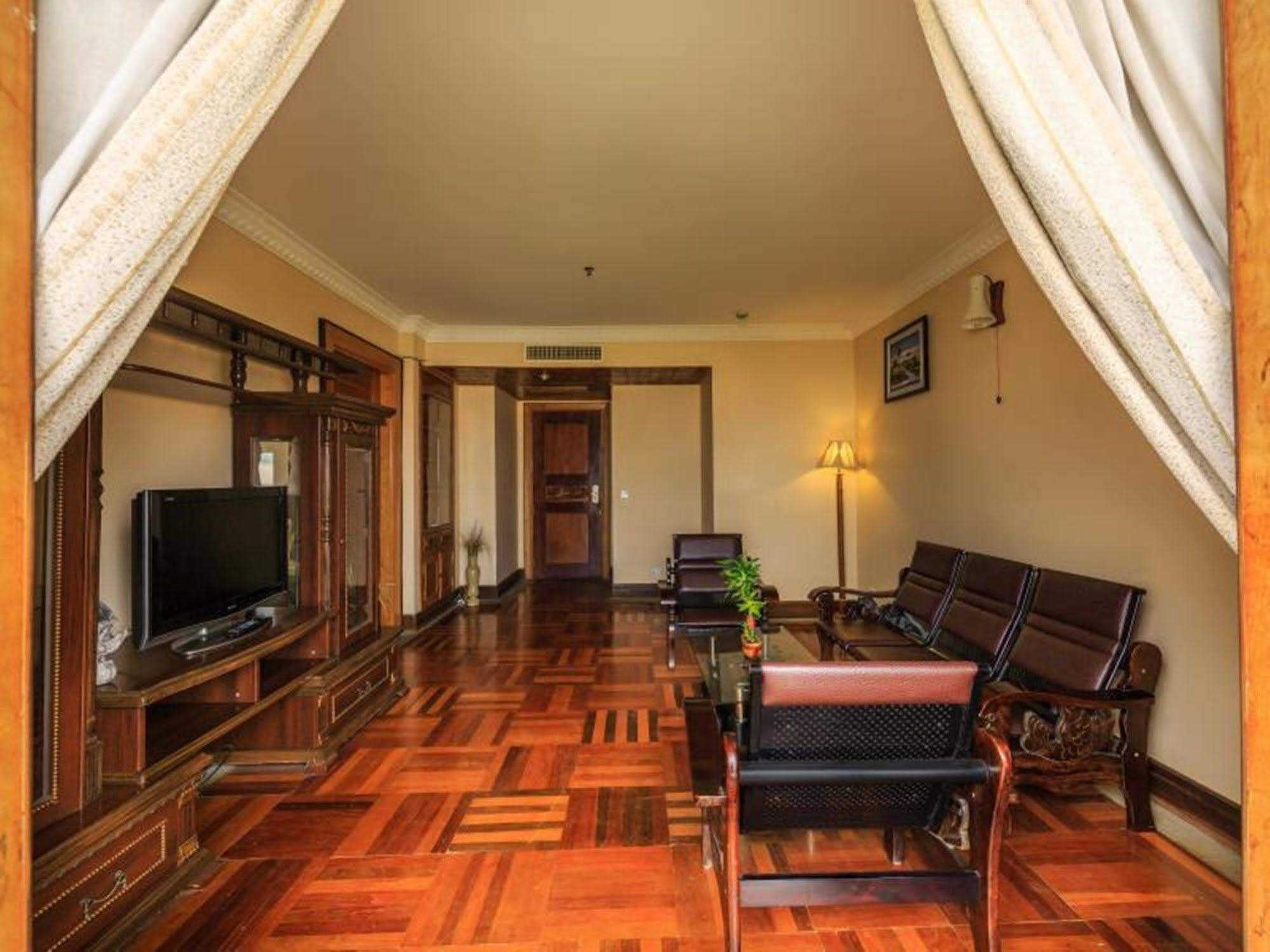 Blue River Hotel Phnom Penh Eksteriør billede
